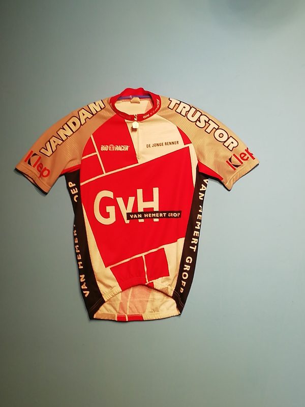 VAN HEMERT-VAN DAM-TRUSTOR 2002